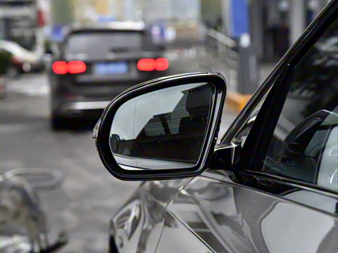 2021�� �Ŀ� E 300 �˶���