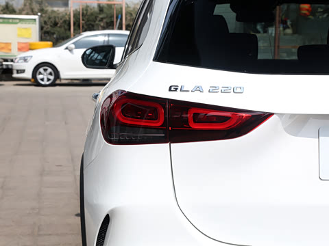 2023�� GLA 220 4MATIC