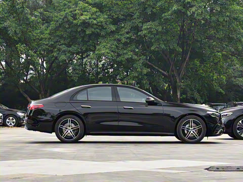 2025�� �Ŀ� E 300 ʱ�����˶���