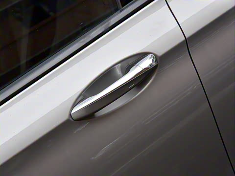 2021�� �Ŀ� E 300 �˶���