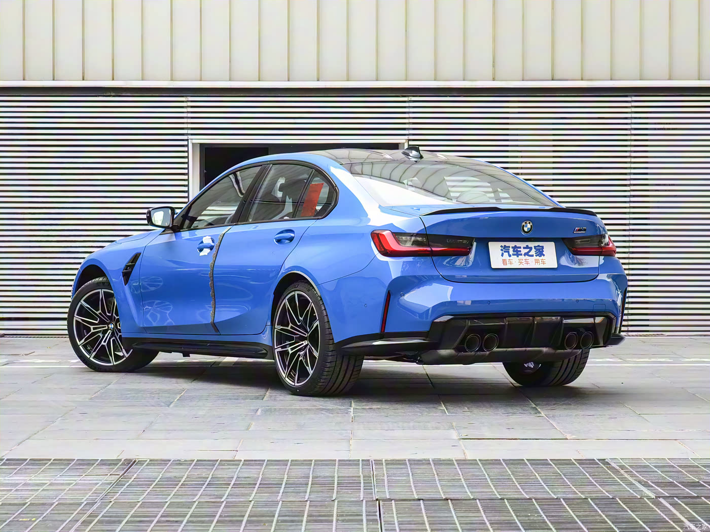 汽车之家>汽车图片>宝马>宝马m3>2021款m3四门轿车mxdrive雷霆版>当前