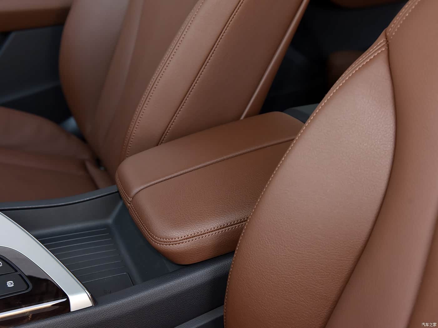 图分类:中控(48张)座椅(47张)展开全部外观颜色:内饰颜色:黑色/牛轧糖