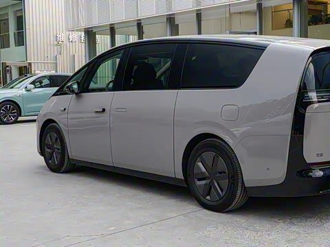 2025�� Ultra ���ܻ��°�