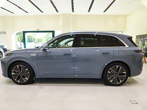 2025�� Ultra ���ܻ��°�