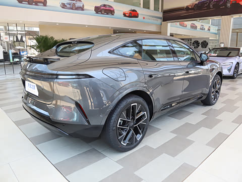 2025�� �Ŀ� Max ���̰�