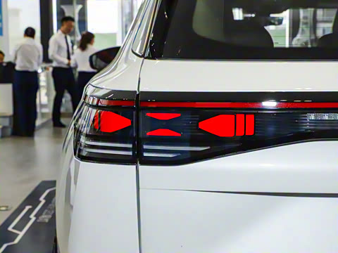 2025�� ̽��L 380TSI ��������