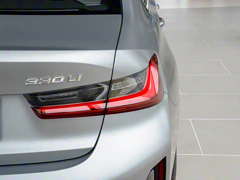 2025�� 330Li 50����������