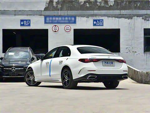 2025�� �Ŀ� E 260 �˶���