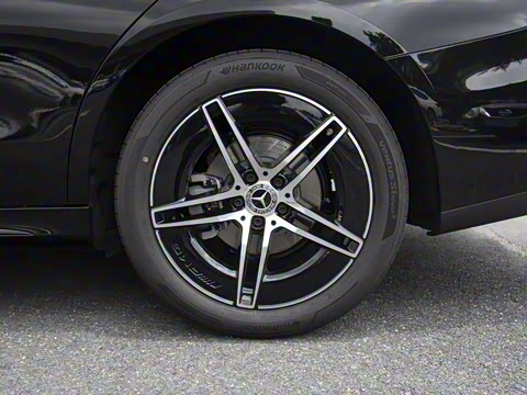 2025�� �Ŀ� E 260 �˶���