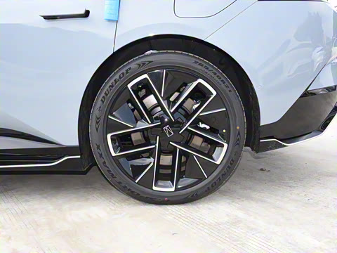 2025�� �Ŀ� Max�����