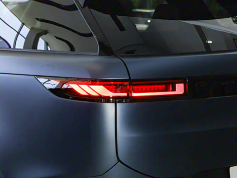 2025�� 4.4 V8 SV Edition Two