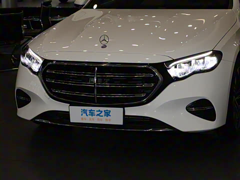 2025�� �Ŀ� E 300 L ������