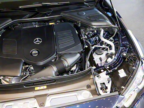 2025�� �Ŀ� E 300 L ������