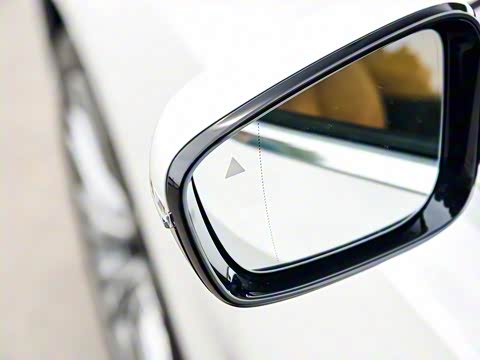 2020�� 325Li �׷���