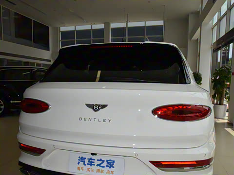 2026�� 4.0T V8 ������