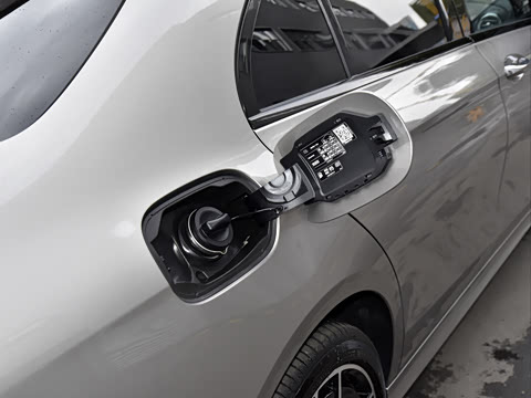 2021�� �Ŀ� E 300 �˶���