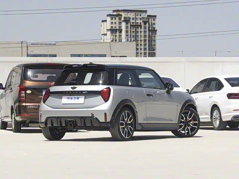 2025�� JOHN COOPER WORKS