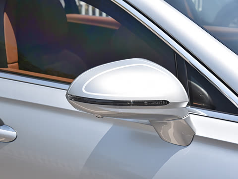 2026�� 4.0T V8 Mulliner