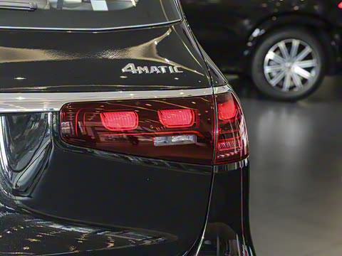 2025�� GLS 450 4MATIC ������