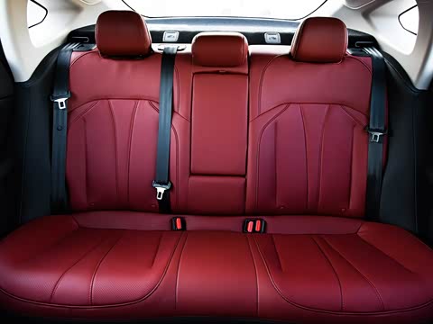 小鹏p7 2020款 562e性能版车厢座椅_运动红_小鹏_汽车图片_汽车之家