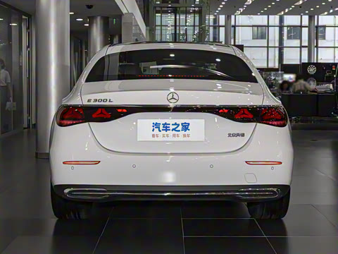 2025�� �Ŀ� E 300 L ������