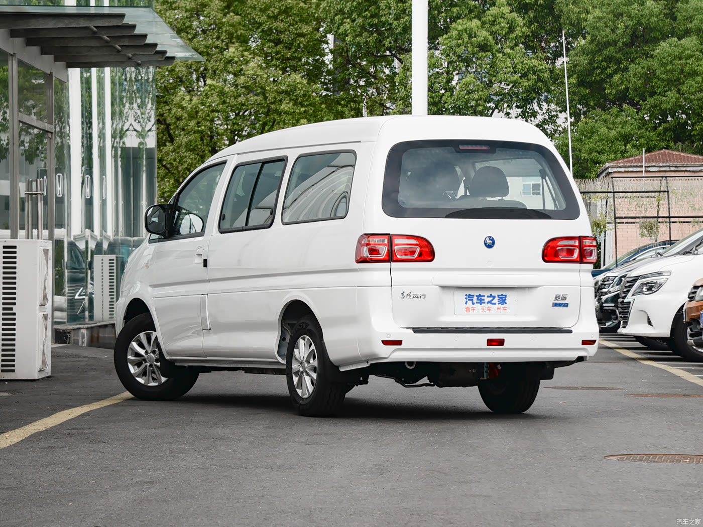 汽车之家>汽车图片>东风风行>菱智m5ev>2022款普通版基本型7座>1400