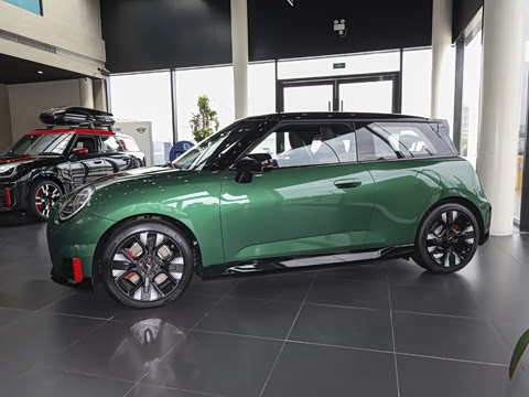 2025�� JOHN COOPER WORKS