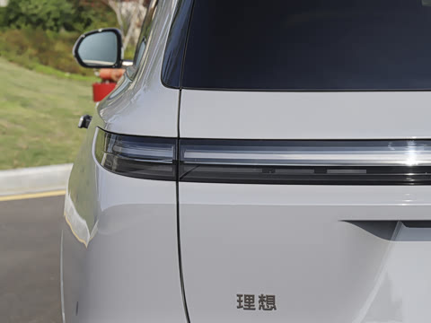 2025�� Ultra ���ܻ��°�