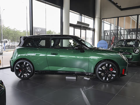 2025�� JOHN COOPER WORKS