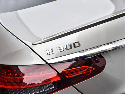 2021�� �Ŀ� E 300 �˶���