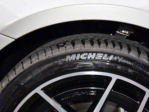 2021�� �Ŀ� E 300 �˶���