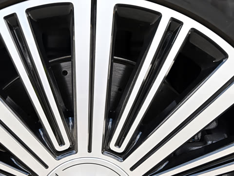 2025�� GLS 480 4MATIC