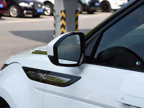 2022�� ����L 200PS R-Dynamic Standard ��Ӣ��