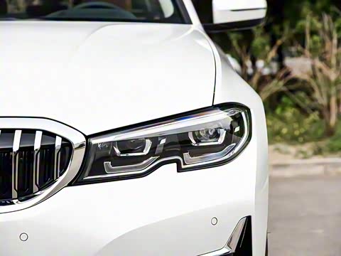 2020�� 325Li �׷���