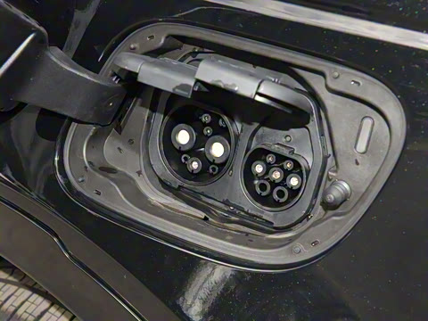 2022�� �Ŀ� P300e ���ʽ�綯��ϰ�