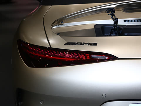 2026�� AMG SL 63 Golden Coast