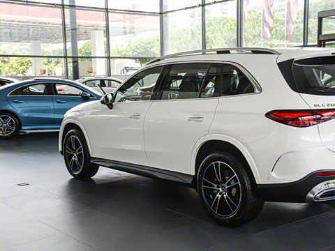 2025�� �Ŀ� GLC 260 L 4MATIC ������