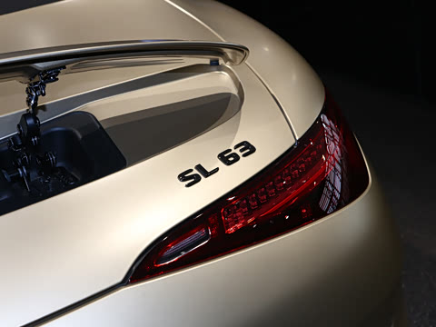 2026�� AMG SL 63 Golden Coast