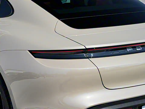 2022�� �Ŀ� Taycan