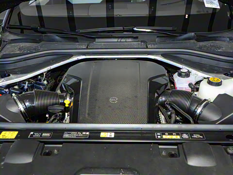 2025�� 4.4 V8 SV Edition Two