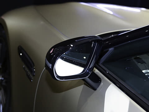 2026�� AMG SL 63 Golden Coast
