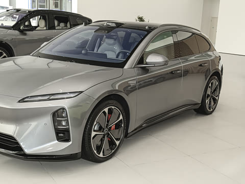 2025�� 75kWh Touring