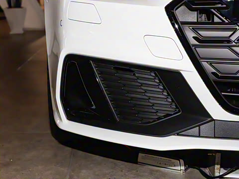 2025�� 55 TFSI quattro ������