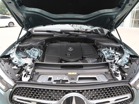 2025�� �Ŀ� GLC 260 L 4MATIC ������