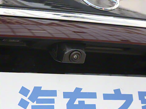 2025�� �Ŀ� E 300 �������˶���