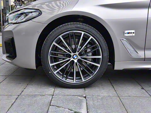 2022�� �Ŀ� 530Li ������ M�˶���װ