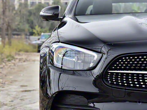 2022�� �Ŀ� E 350 e L ���ʽ��϶����˶��γ�