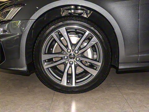 2025�� Avant 45 TFSI ��̽�ռ�