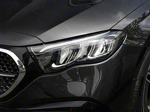 2025�� �Ŀ� E 260 �˶���