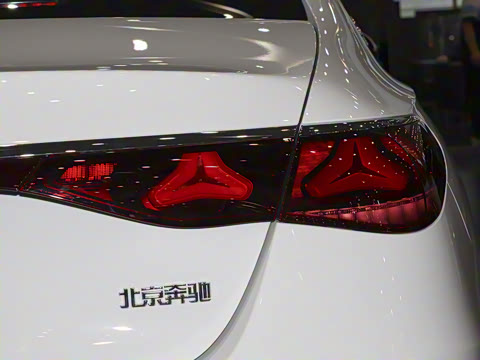 2025�� �Ŀ� E 300 L ������